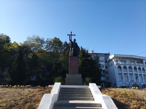 Памятник князю Владимиру на пути к Херсонесу