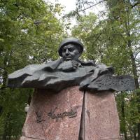 Памятник Владимиру Короткевичу в парке Партизанской Славы