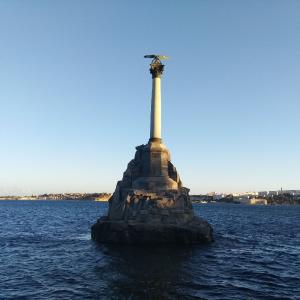 Памятник затопленным кораблям