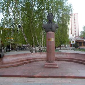 Памятник Митрофану Пятницкому