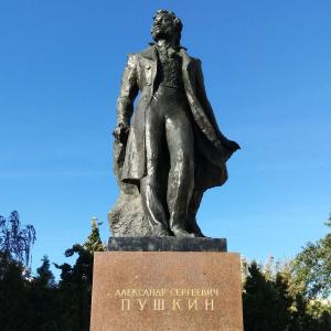 Александр Пушкин в модном костюме