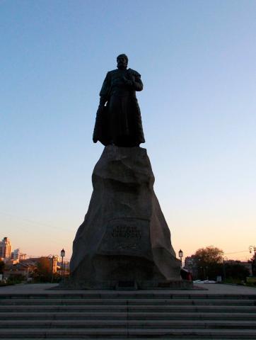 Памятник Ерофею Хабарову Памятник Ерофею Хабарову