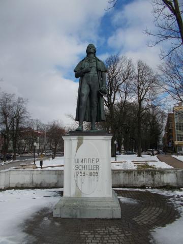 Иоганн Кристоф Фридрих фон Шиллер на Театральной площади
