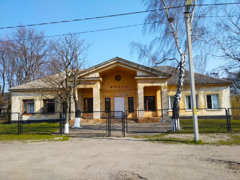 В здании школы ныне располагается музей Балтийской косы