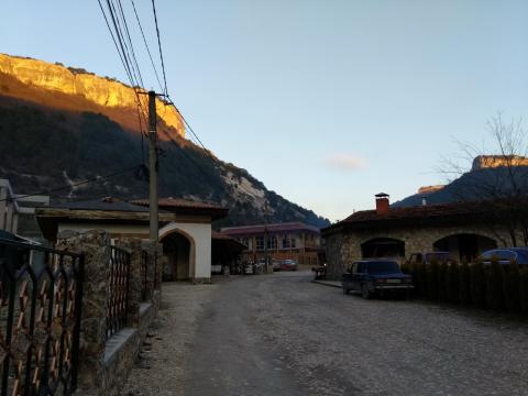 Село Ходжа-Сала, единственная улица — Челеби