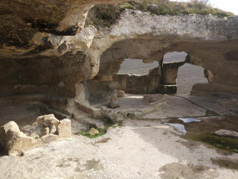 Один из храмов пещерного города Эски-Кермен, называется «Судилище»