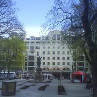 Петровский сквер, памятник Петру I