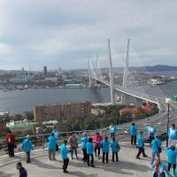 Китайские туристы на смотровой площадке, куда уж без них Китайские туристы на смотровой площадке, куда уж без них