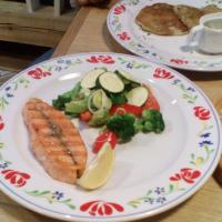 Лосось с овощами