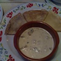 Мачанка с блинами (в сливочном соусе грибы и курица)