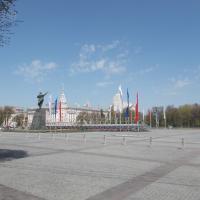 "Кольцовский сквер там, товарищи!", - подсказывает Ленин