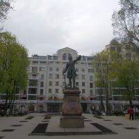 Петровский сквер и памятник Петру