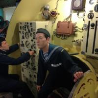 От живых людей почти и не отличишь