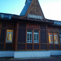 Порт Байкал: здание вокзала (а также музея и гостиницы)