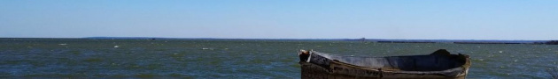 Балтийская коса: лодка на берегу Калининградского залива