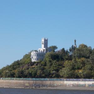 Амурский утёс (вид с теплохода) Амурский утёс (вид с теплохода)