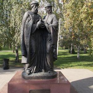 Памятник св. Петру и Февронии