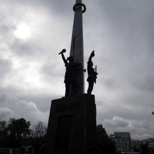 Памятник воинам, защитникам и освободителям Смоленска (кажется, что сменился день на ночь, а сменился только ракурс)