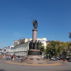 Памятник Тысячелетия Бреста на пересечении Советской и Гоголя