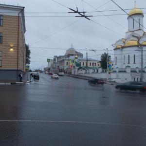 Храм Троицы Живоначальной напротив