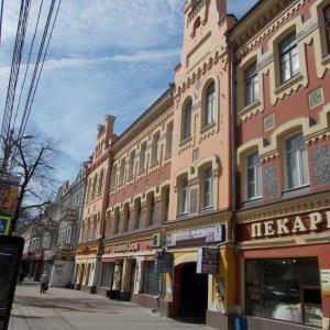 Далее по проспекту Революции