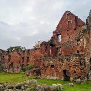 Руины замка Инстенбург в Черняховске