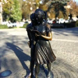 Хорошая девочка Лида на улице Южной живёт.