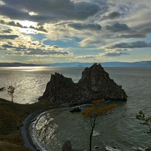 Самая популярная достопримечательность острова, а возможно, и всего Байкала