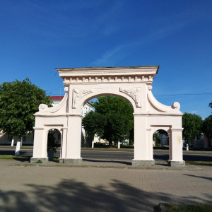 Триумфальная арка на центральной площади Орши