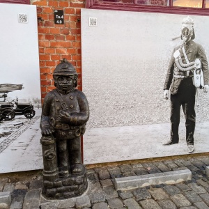Памятник пожарному (Янтарный переулок, 1)